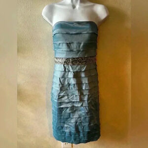 Strapless Ruffle Dress‎